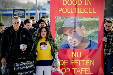 Stille tocht met foto wijlen Ihsan Gürz Stille tocht met foto wijlen Ihsan Gürz