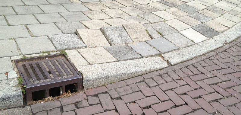 stoep weer kapot