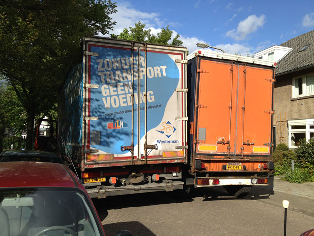vrachtwagen blokkeert kritzingerlaan