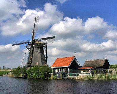 080306_080306_kinderdijk_molen_wolkenlucht