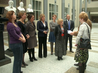 aanbieding petitie aan voorzitter commissie VWS